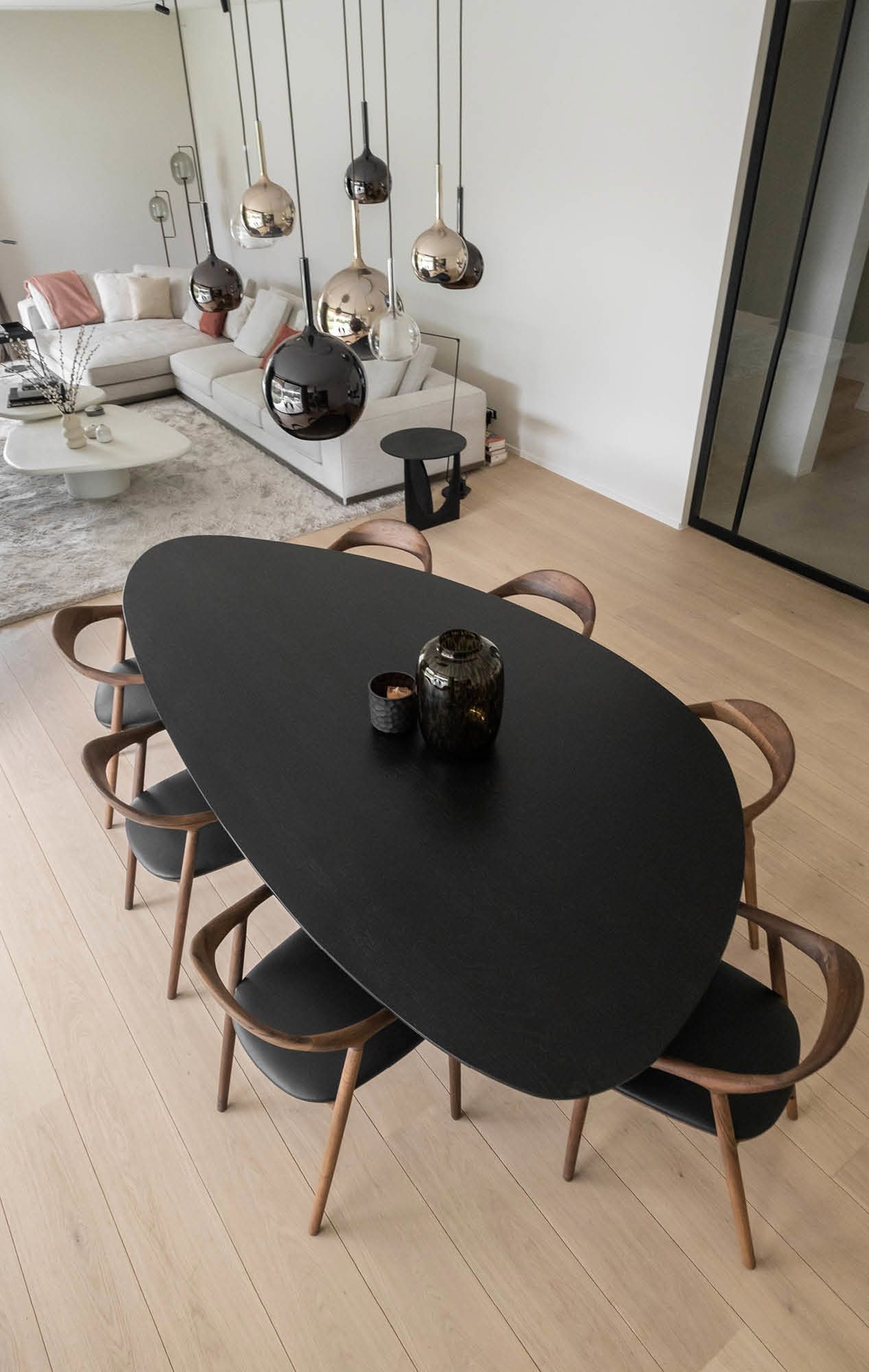 organische-tot-asymmetrische-salontafels Organische tot asymmetrische salontafel | Table du Sud