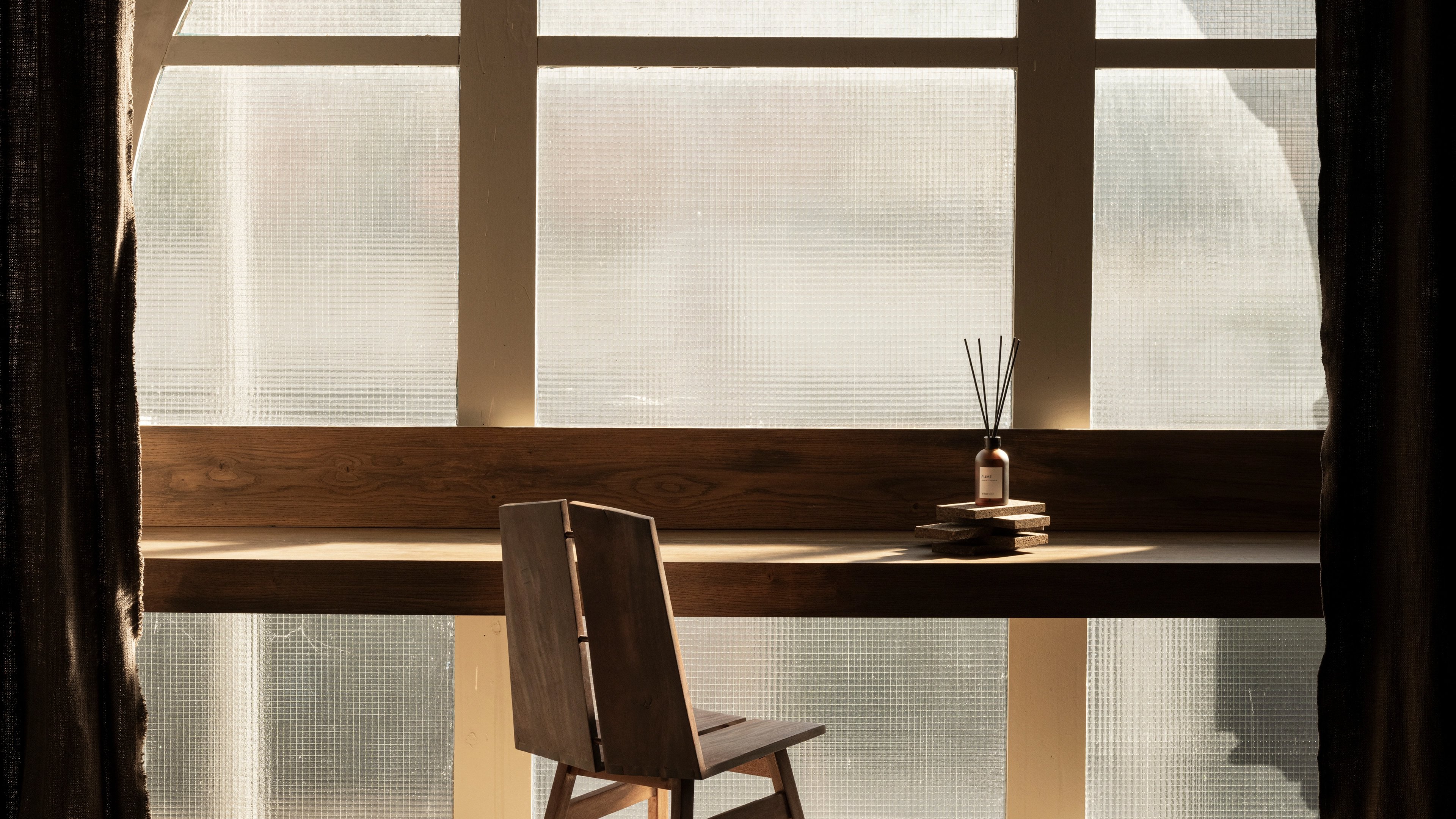 desktop_header_fume