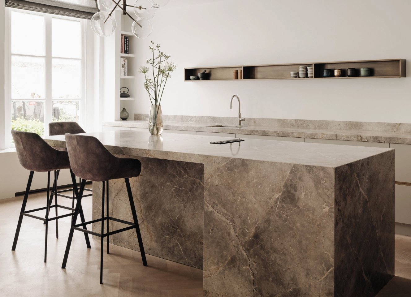 Keuken met barstoelen Romee