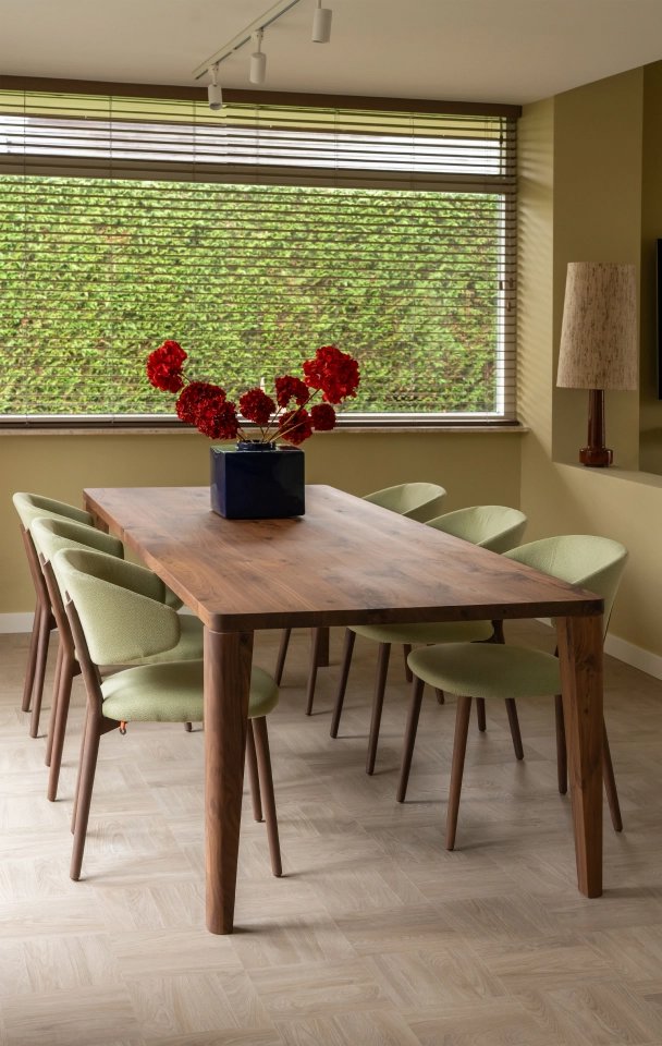 Rechthoekige eettafel 260 cm voor 6 personen.