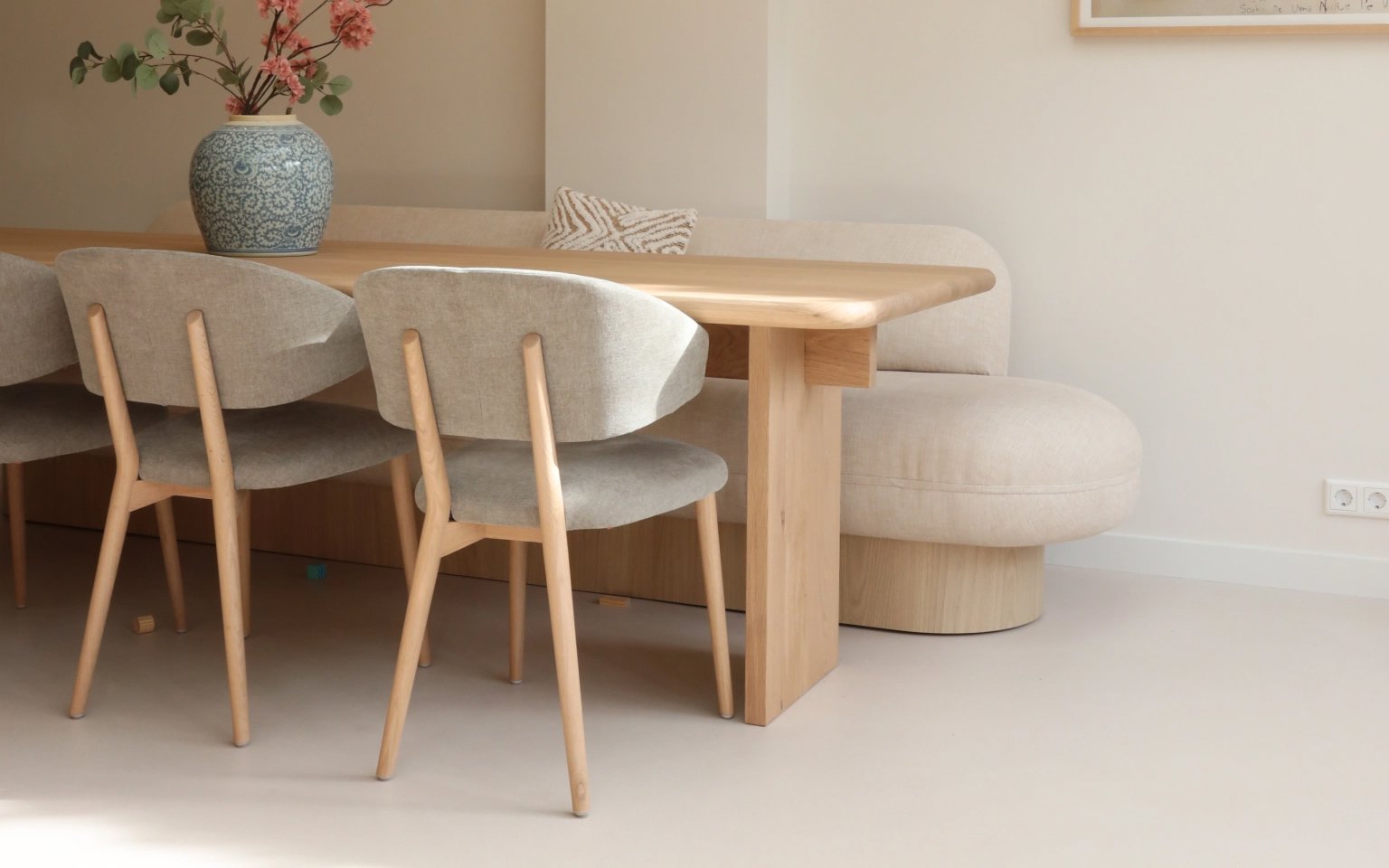 Eettafel met rechthoekige vorm voor 6 personen.