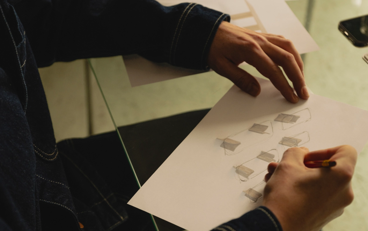 Onno Adriaanse maakt eerste schets van collaborations Table du Sud x Onno Adriaanse