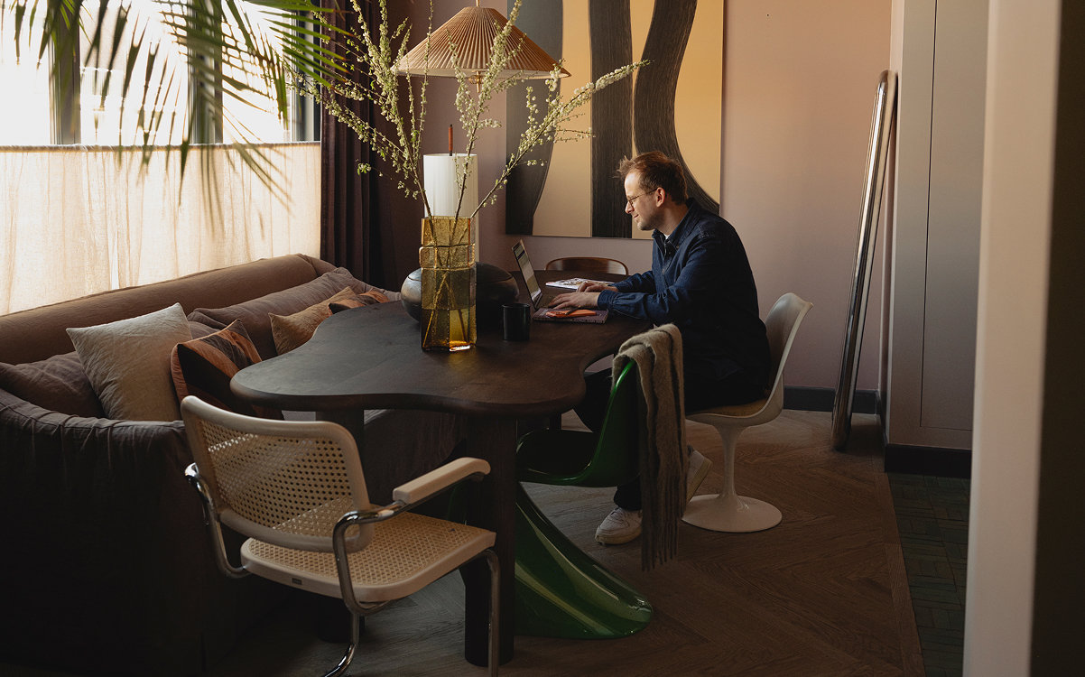 Theo-Bert aan de organische eettafel