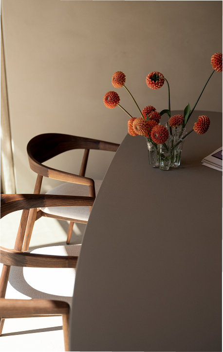 Leef-Beton tafel in grijze kleur Table du Sud