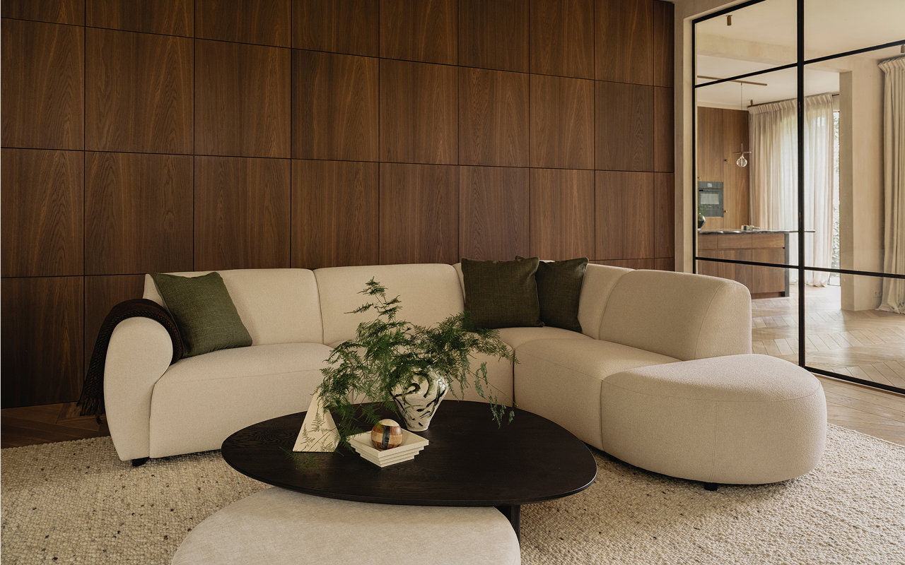 Hoekbank met chaise longue en salontafel met poef