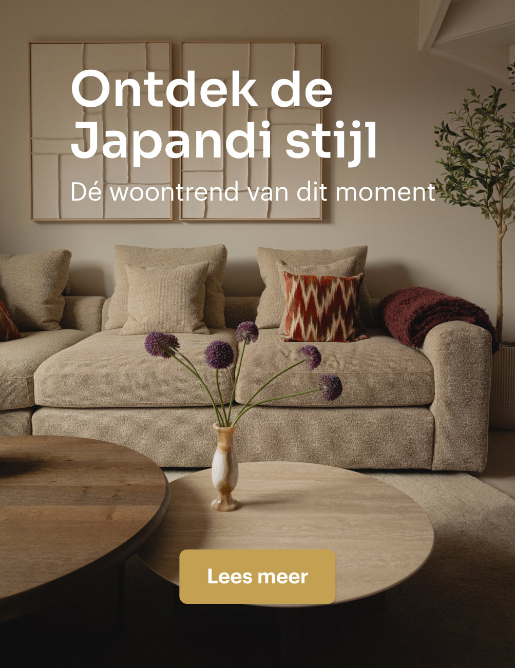 Japandi bank van Table du Sud in beige kleur met Japandi salontafels