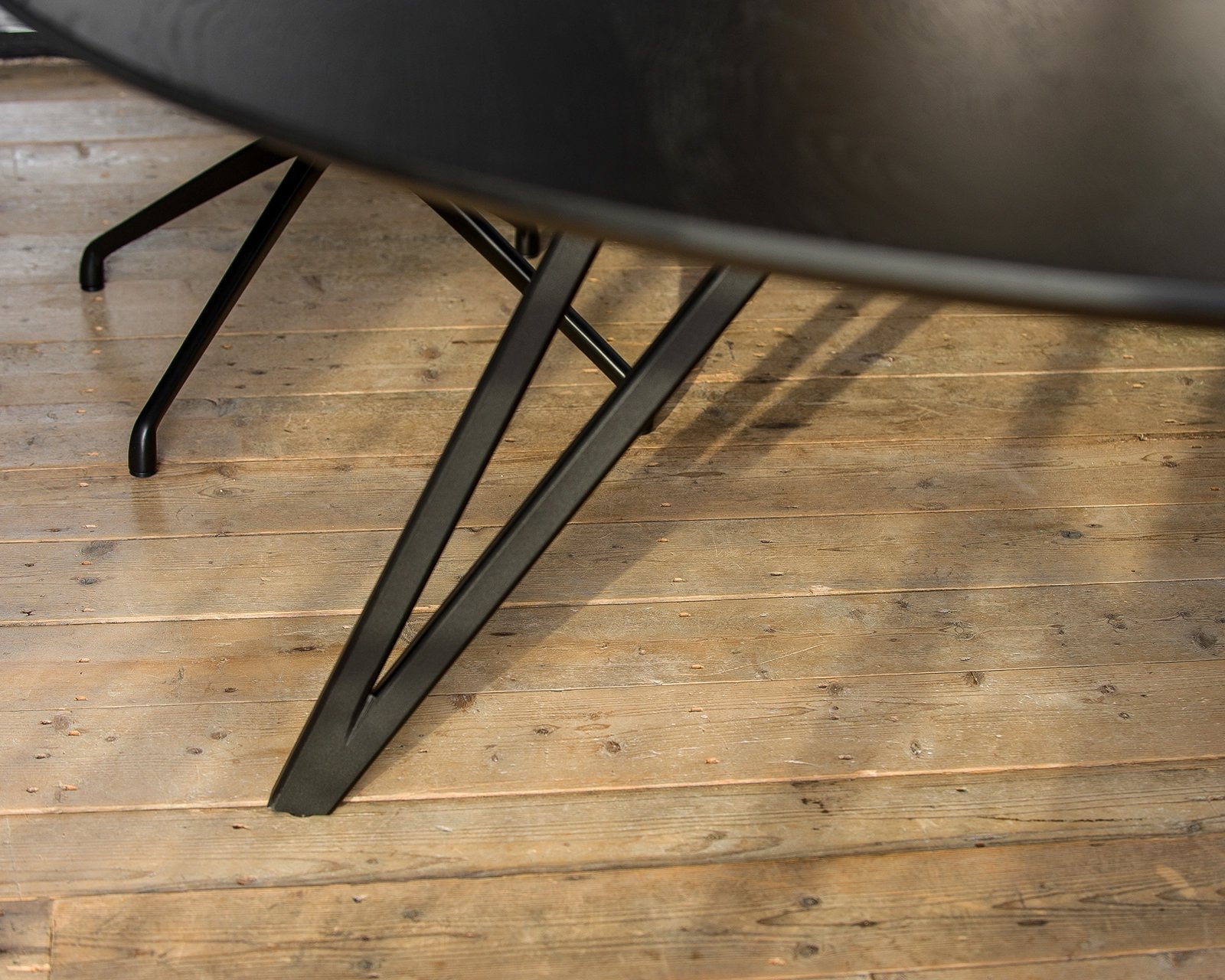 Ronde_eikenhouten_eettafel_chaneau2