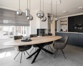 ovale-gap-met-seattle-stoelen3